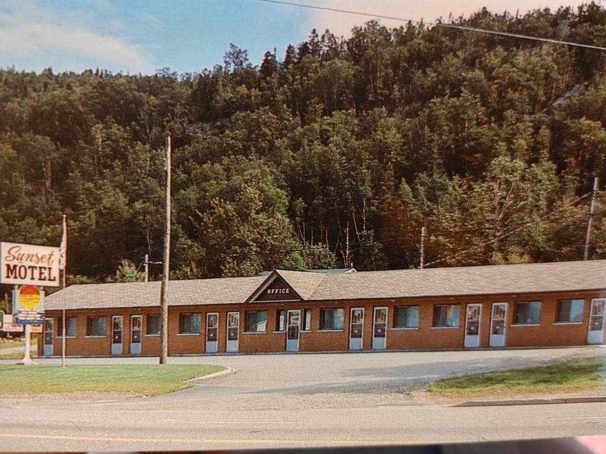 Sunset Motel Schreiber Exterior photo